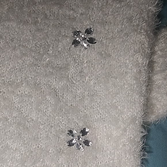 White/Creme sparkly fuzzy sweater - Picture 4 of 4
